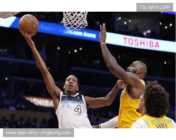 湖人替补贡献关键篮板稳住领先优势