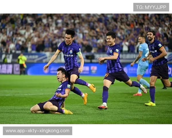 天津津门虎抢断成功后顺势长驱直入,极具威胁