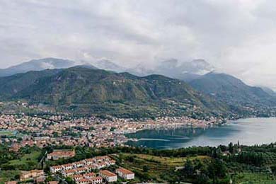 2018年首轮季后赛：库里在最后2分钟，连续投中三记三分，实现“鸟枪换炮”